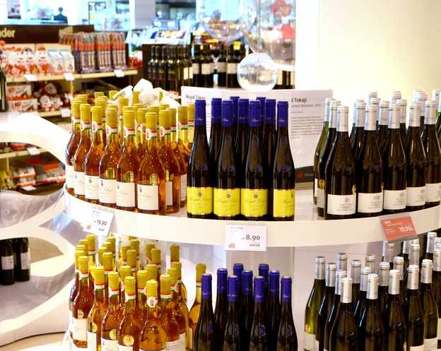 Hungarian goose liver and Tokaj wine the biggest hits at Budapest Airport during 2014 Easter travel season