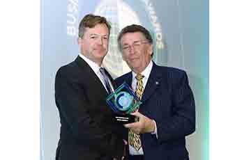 Jonathan Harding, Qatar Airways’ Senior Vice President, North, South and Western Europe, receiving the award for Best Business Class Airline from actor Robert Powell at the recent Business Traveller awards in London.