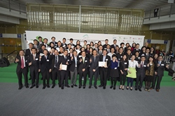 A total of 42 airport tenants are presented with awards to commend their exceptional effort in environmental management in the HKIA Environmental Management Recognition Scheme award presentation ceremony.