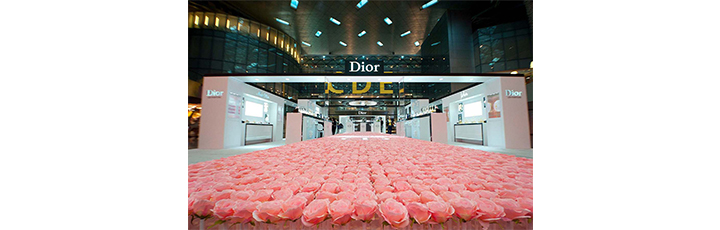 Qatar Duty Free: 6,000 roses hand-planted for Dior Les Parfums podium at Hamad International Airport 