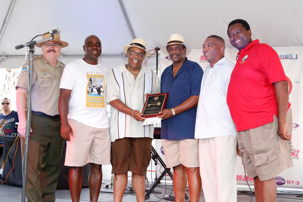 From left to right: Florida Park Service Director Donald Fiorgione, Fort Lauderdale Commissioner Robert McKenzie, members of the Eula Johnson family, Senator Chris Smith and Attorney Perry Thurston.
