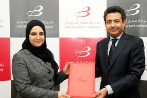 Shaikha Maram bint Isa Al Khalifa, General Coordinator of BIGS receives support for BIGS from Mohammed Yousif Al Binfalah, CEO of Bahrain Airport Company