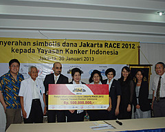 Four Seasons Hotel Jakarta and Jakarta RACE 2012 Partners Donate 500 Million Rupiah to Indonesian Cancer Foundation