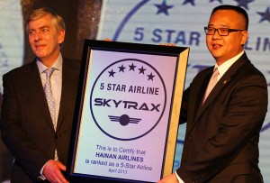 Mr Edward Plaisted of Skytrax (left) presents the 5-Star Certification to Mr Liu Lu, President of Hainan Airlines (right)