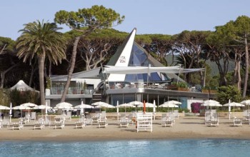 Hotel Cala del Porto launched its new beach club “La Vela”