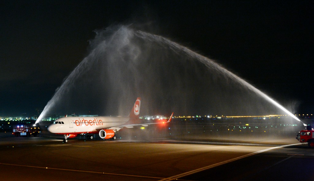 airberlin’s inaugural flight from Stuttgart to Abu Dhabi received a traditional water canon salute at Abu Dhabi International Airport last night.