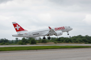 Bombardier CS100 aircraft in SWISS’ livery
