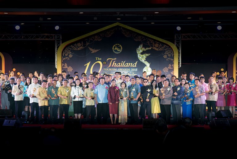 H.E. Kobkarn Wattanavrangkul, Minister of Tourism and Sports, Mr. Yuthasak Supasorn , TAT Governor, and all the winners of the 10th Thailand Tourism Awards. 