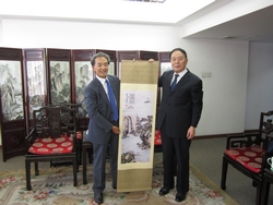 Jack So Chak-kwong, Chairman of Airport Authority Hong Kong (left), met with Li Jiaxiang, Director General of the Civil Aviation Administration of China in Beijing.