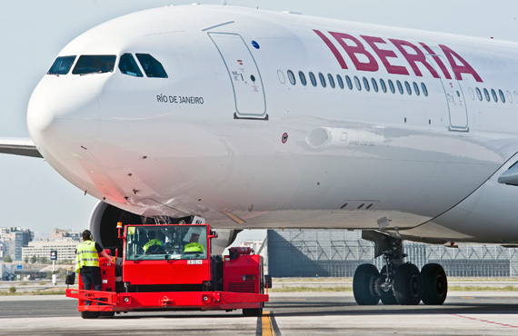 Iberia Airport Services y la aerolínea Vueling renovar el contrato de asistencia en aeropuertos