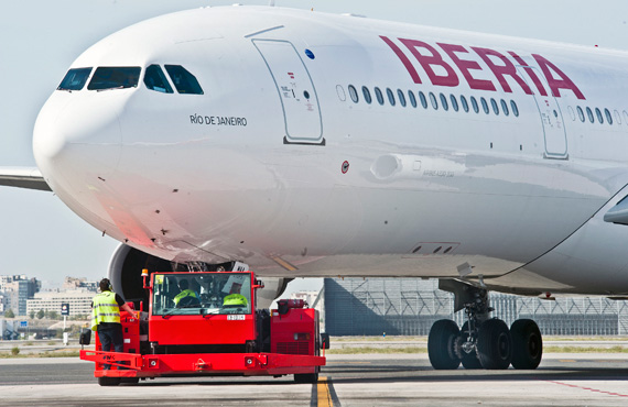 Iberia Airport Services y la aerolínea Vueling renovar el contrato de asistencia en aeropuertos 