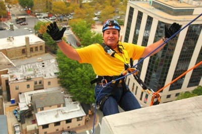 Choice Hotels International President and CEO rappels down 15 stories at the 2 Bethesda Metro Center to raise awareness on addiction 