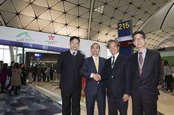 Jack So, Chairman of Airport Authority Hong Kong (AA) and Zhang Kui, President of Hong Kong Airlines, accompanied by C K Ng, Executive Director, Airport Operations of the AA and Ben Wong, Chief Operating Officer of Hong Kong Airlines officiate today at the opening ceremony of Midfield Concourse (MFC).