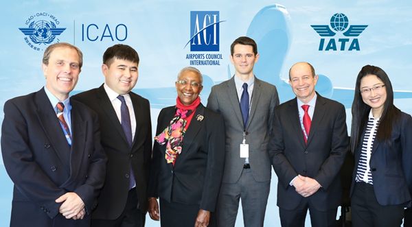 The 2016 Young Aviation Professionals Programme (YAPP) participants were welcomed to Montréal by ICAO, ACI and IATA on 22 February 2016. From left to right, Mr. Vincent Smith, Director of ICAO’s Bureau of Administration and Services; YAPP participant Mr. Abul Kekilbayev from Kazakhstan; Ms. Angela Gittens, Director General of ACI World; YAPP participant Mr. Pierre-Ludovic Guymar from France; Mr. Mike Comber, IATA’s Representative to ICAO; and YAPP participant Ms. Haiqing Wan of China. 