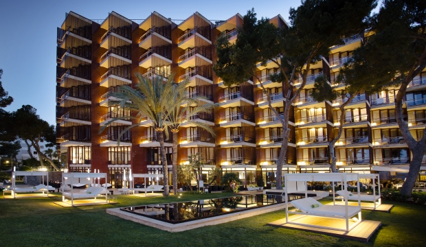 Abre sus puertas el lujoso hotel Gran Meliá de Mar, uno de los rincones más bellos del Mediterráneo