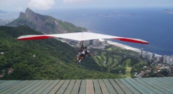 British Airways crew members joined two Paralympians hand glide onto Rio’s Ipanema Beach to raise funds for the charity Dreamflight