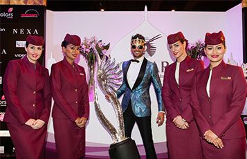 Bollywood actor Ranveer Singh pictured with Qatar Airways cabin crew at IIFA 2016
