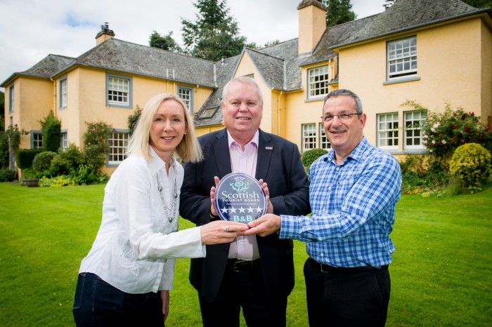 Cuil-an-Duin Country House in Highland Perthshire presented with VisitScotland’s Five Star Quality Assurance Award 