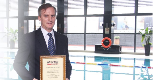 Marco Polo Lingnan Tiandi, Foshan receives the Hurun Hot Hotel Award 2016 for “Best Swimming Pool in Foshan” 