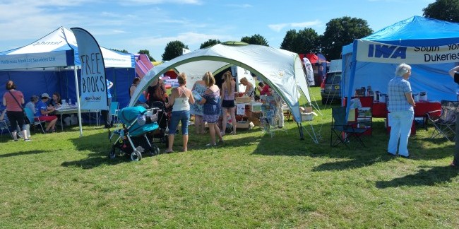 Doncaster Sheffield Airport donates £900 to Askern Community Library for outdoor community events