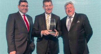 Dubai Airports’ CEO Paul Griffiths named the Business Leader of the Year at Gulf Business Awards 2016