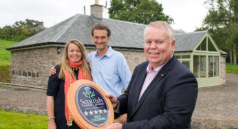 Earn River Cottage in Dupplin, Perth presented with VisitScotland’s Five Star Quality Assurance Award