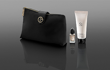 Ladies travelling with Qatar Airways will receive a stylish Giorgio Armani Beauty and Fragrances amenity kit that doubles as a make-up or jewellery bag post-flight