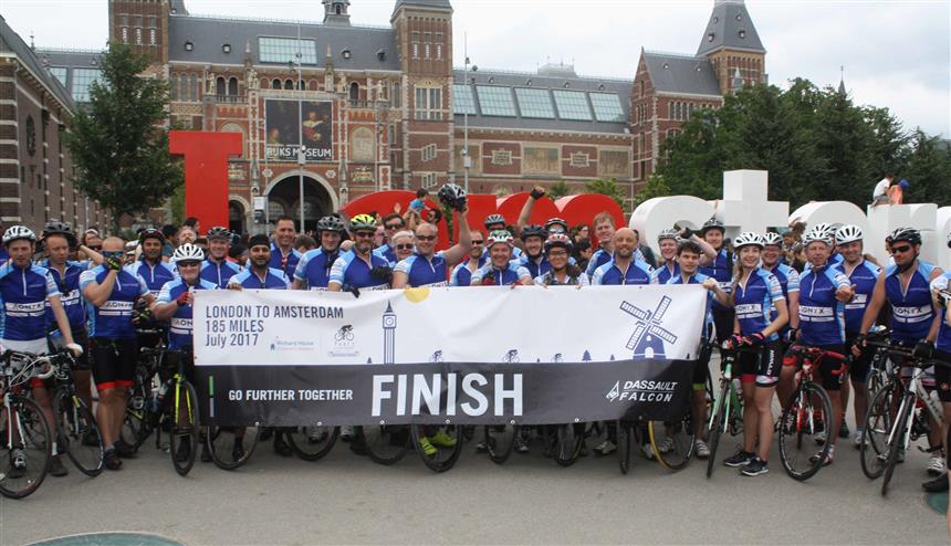 London City Airport marks 30th anniversary of its annual charity bike ride with £30,000 donation to Richard House Children’s Hospice