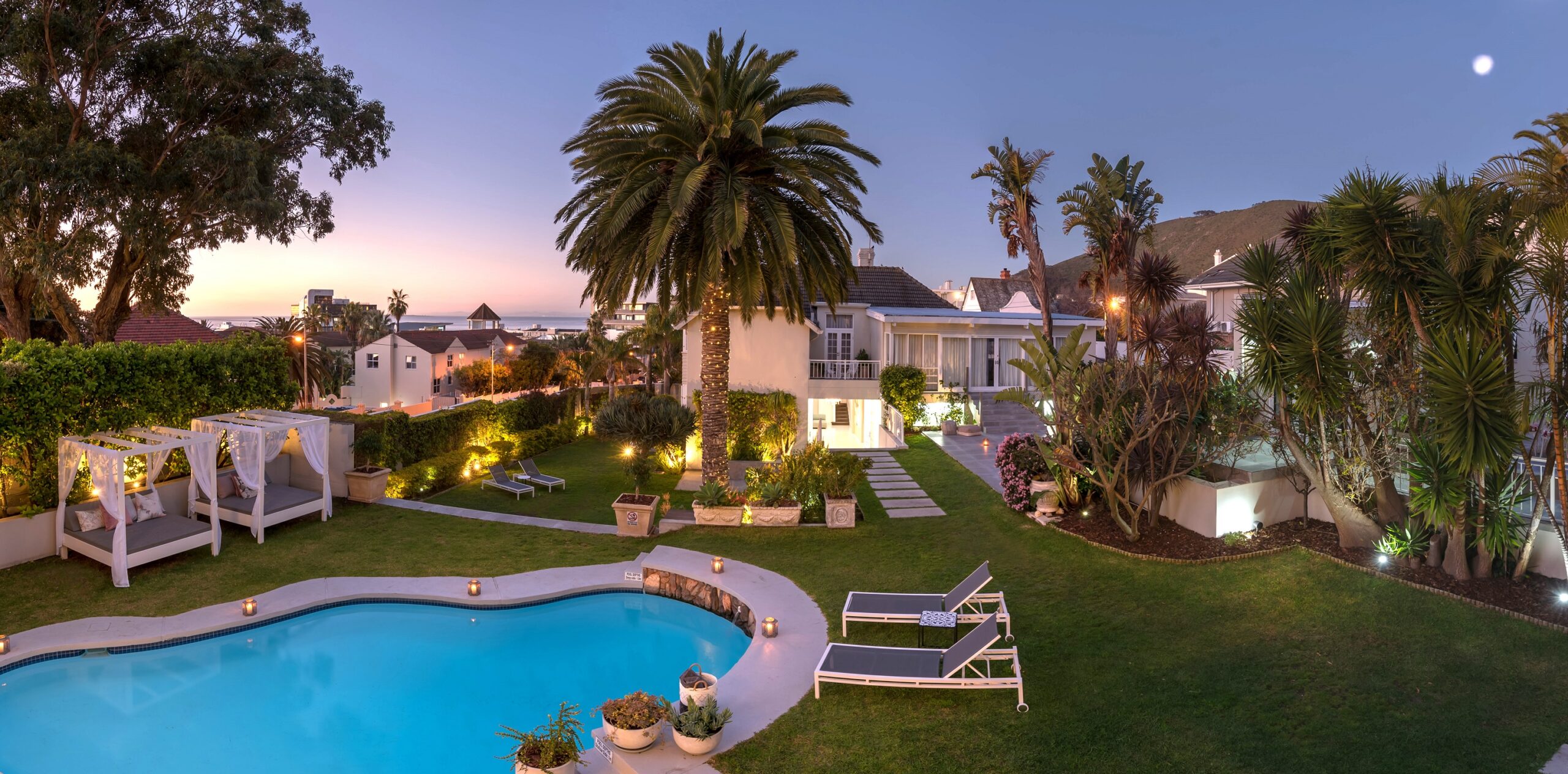 Clarendon Fresnaye, Cape Town, pool area - Travel Promoters
